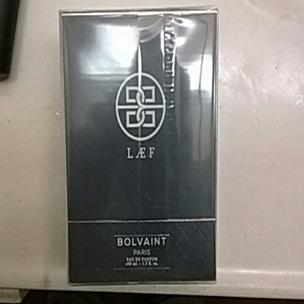 Im selling this brand new cologne bottle